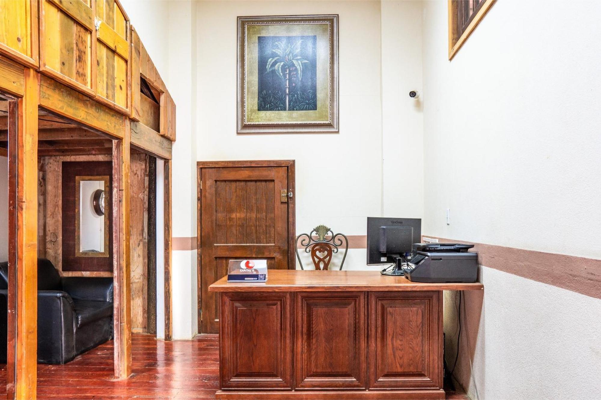Capital O Hotel Villa Azura 테카테 외부 사진